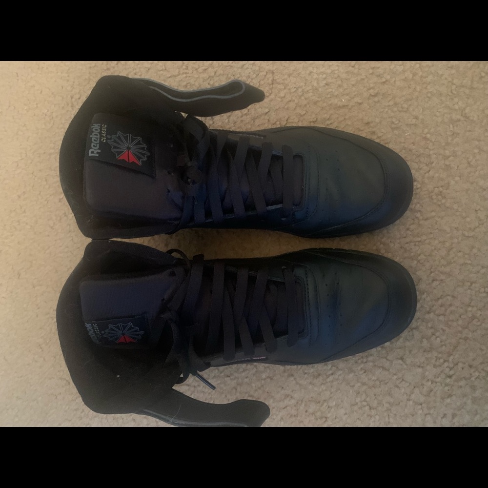 Men’s size 10 reebok  mid classics
